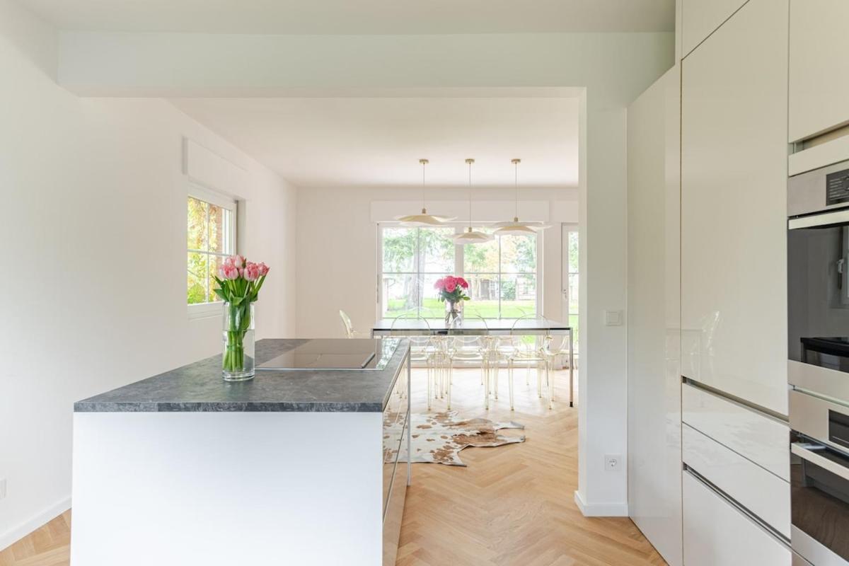 Idyllisches, Neu Renoviertes Haus Mit Steg Am See Berlin Exteriör bild