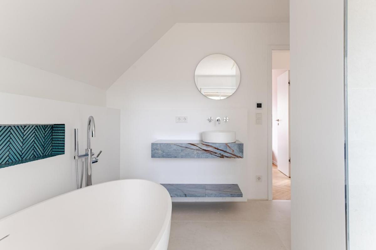 Idyllisches, Neu Renoviertes Haus Mit Steg Am See Berlin Exteriör bild